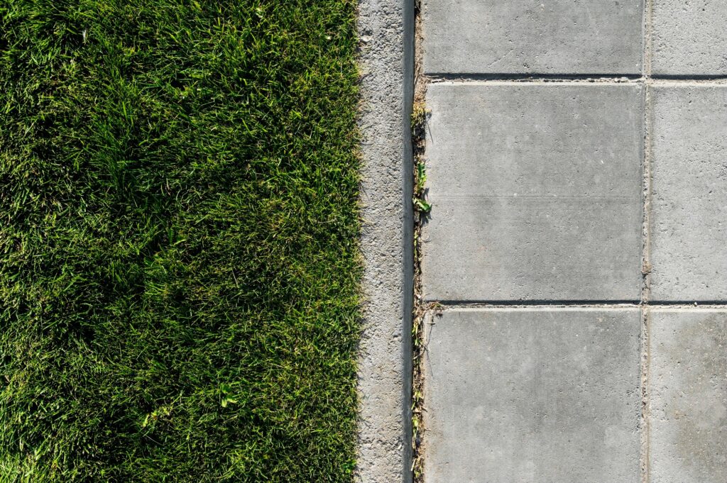 Jakie narzędzia są potrzebne do układania obrzeży