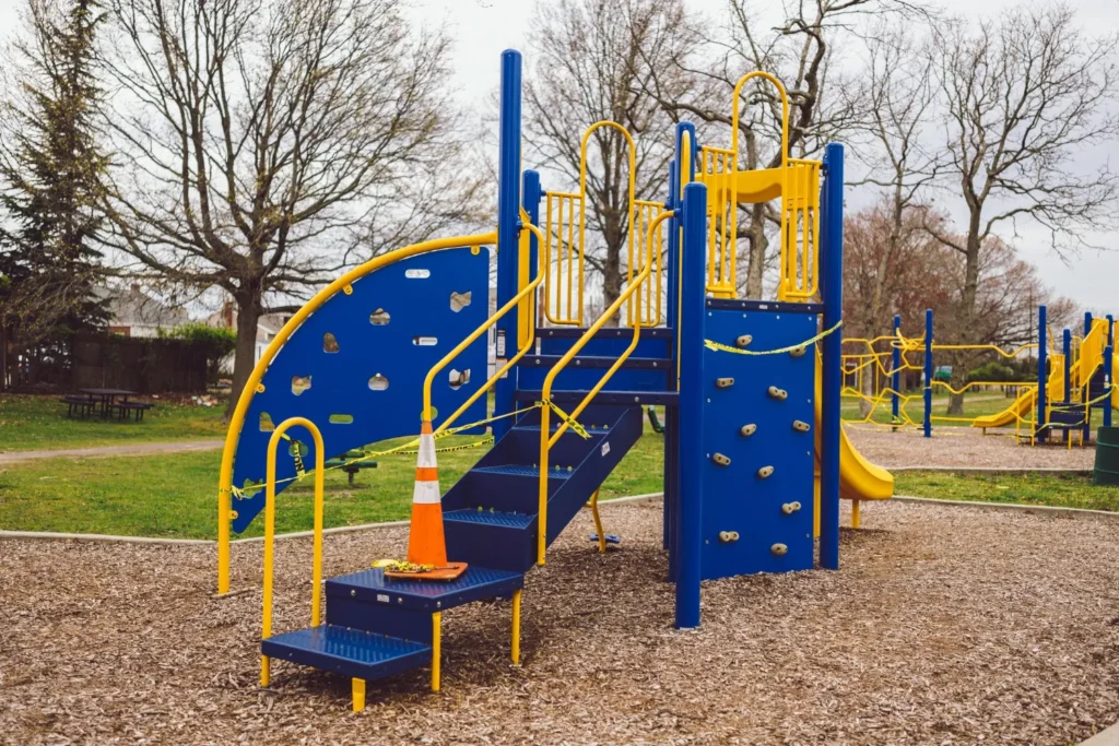 Zastosowanie palisad w placach zabaw