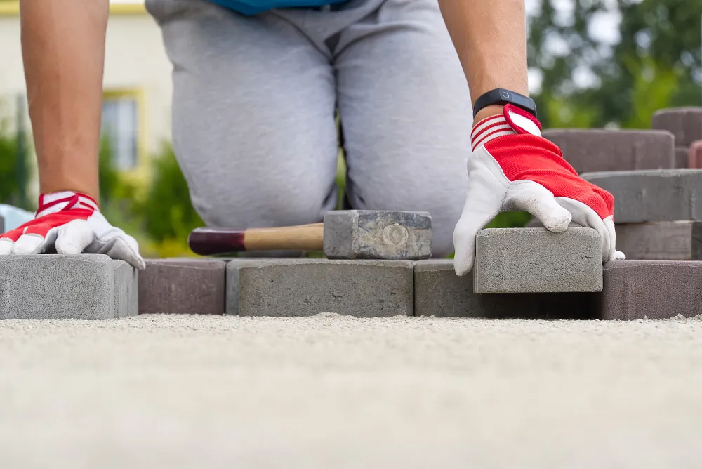 Narzędzia potrzebne do pracy z kostką betonową