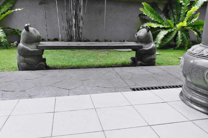 Jak usunąć mech z płyt brukowych?