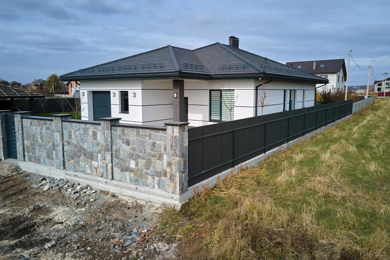 Jak czyścić ogrodzenia betonowe?