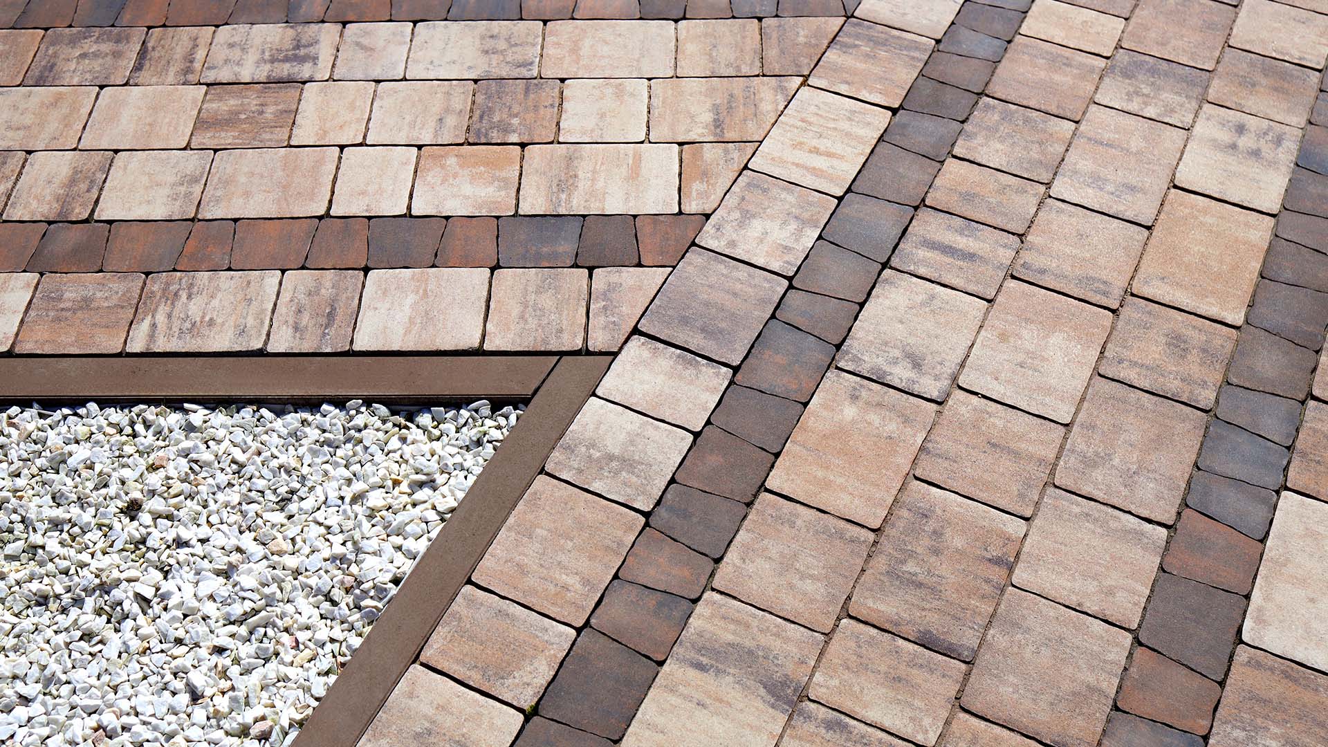 porównanie obrzeży betonowych i plastikowych