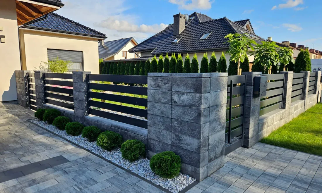 Czy ogrodzenia betonowe pasują do nowoczesnych domów
